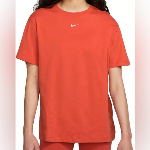 Nike Essentials Boyfriend T-Shirt - Picture 3 of 7